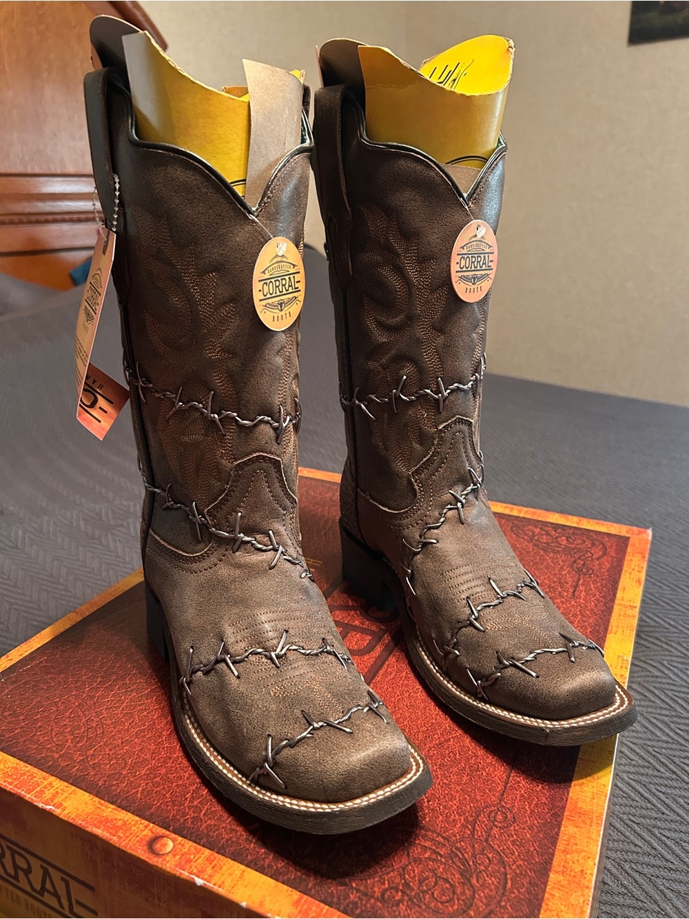 Corral Women’s  Brown Western Barbed Wire Stitch Cowboy Boots